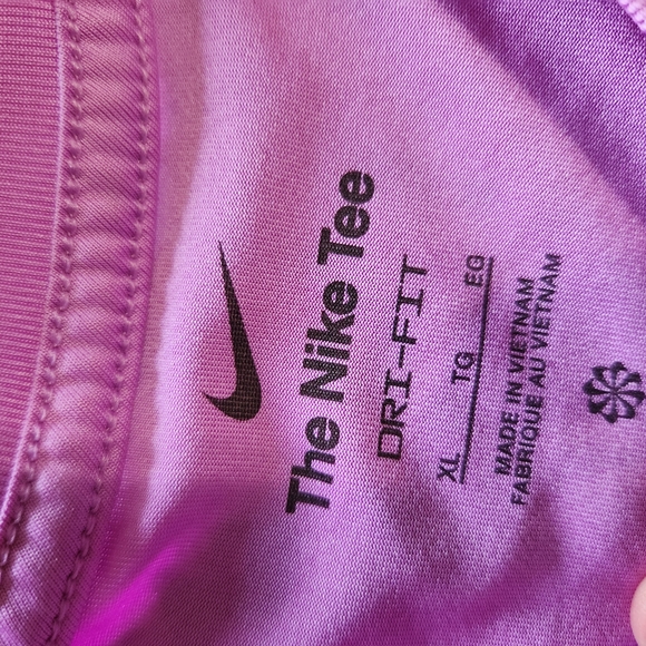 Nike Pink T-Shirt with Black Logo - Picture 4 of 9
